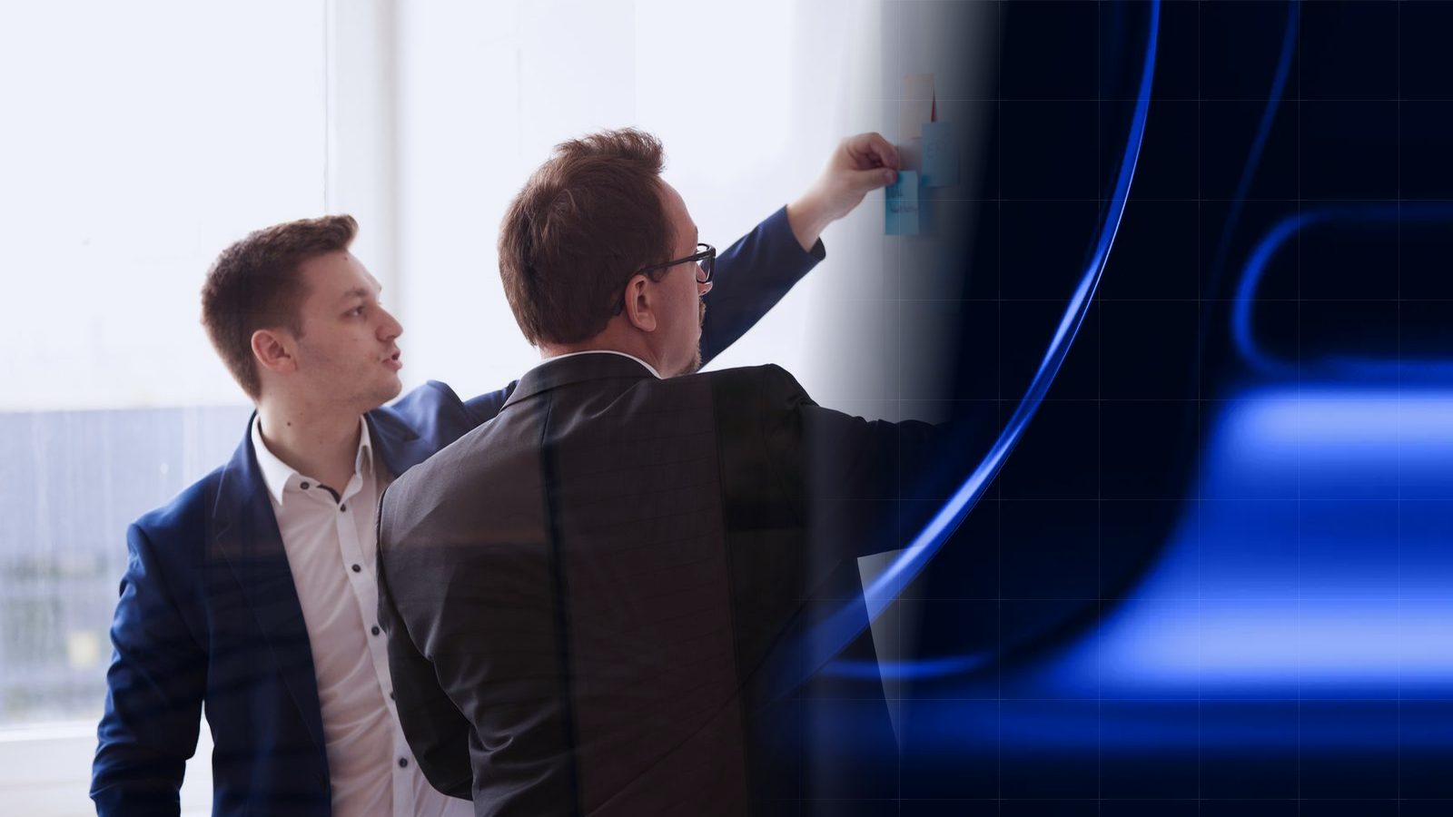 Two ReqPOOL consultants arrange sticky notes on a whiteboard; on the right, the photo blends into the blue shapes of the ReqPOOL website.